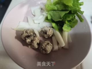 香菇丸子煮年糕的做法步骤：1