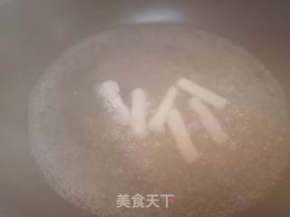 香菇丸子煮年糕的做法步骤：2