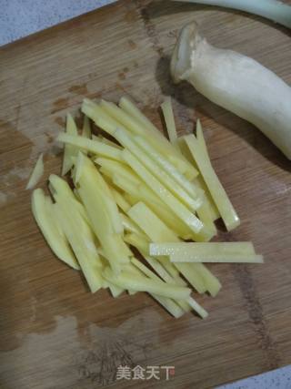 芹菜炒土豆丝的做法步骤：2