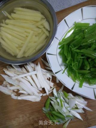 芹菜炒土豆丝的做法步骤：6