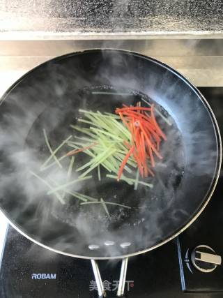 素炒海鲜菇的做法步骤：4