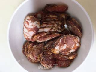 腊肠煲仔饭的做法步骤：5