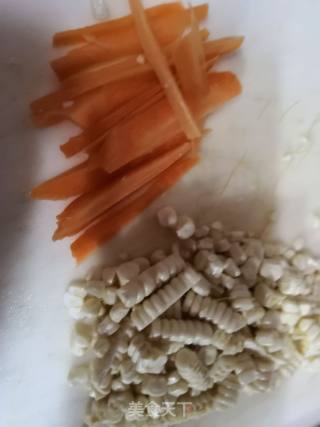 玉米煸炒荷兰豆的做法步骤：1