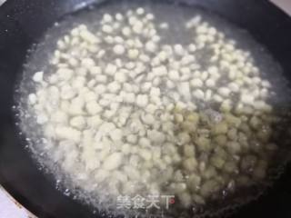 玉米煸炒荷兰豆的做法步骤：3