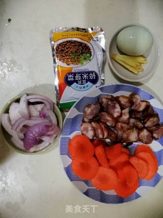 腊味煲仔饭的做法步骤：1