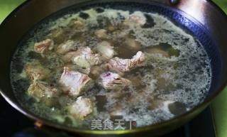 芋儿烧排骨的做法步骤：2