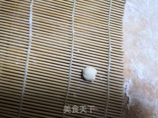 如何处理剩面团-油泼螺纹面的做法步骤：3