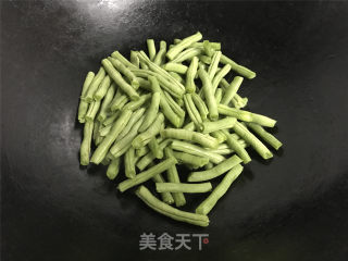 腊肉炒四季豆的做法步骤：3