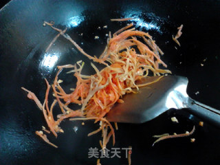 银鱼海苔胡萝卜炒方便面的做法步骤：9