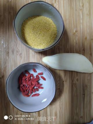 枸杞红薯小米粥的做法步骤：1