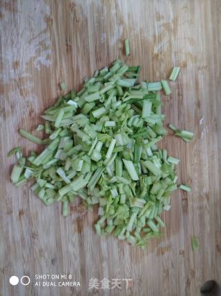 芹菜鸡蛋早餐饼的做法步骤：1