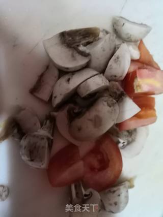 蘑菇青菜面的做法步骤：1