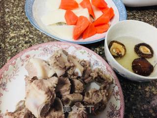 排骨煲淮山药汤的做法步骤：2