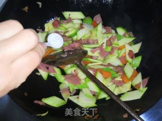 西葫芦炒火腿的做法步骤：9