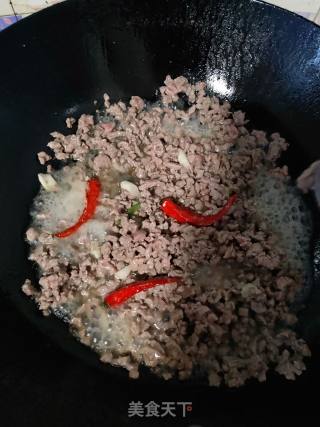 牛肉末炒蒜薹的做法步骤：4