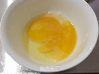 防流感神器  蒜片蒸蛋的做法步骤：1