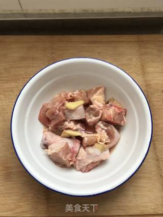 鸡块卤鹌鹑蛋的做法步骤：2
