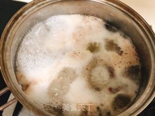 香菇鸡腿汤的做法步骤：4