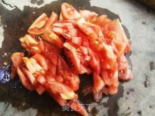 番茄鸡蛋索面汤的做法步骤：2