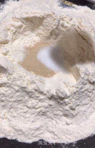 蛋糕葱花饼的做法步骤：1
