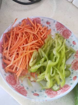 爆炒圆白菜肉末粉丝的做法步骤：1