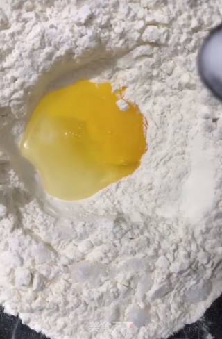 酥脆金丝饼的做法步骤：1