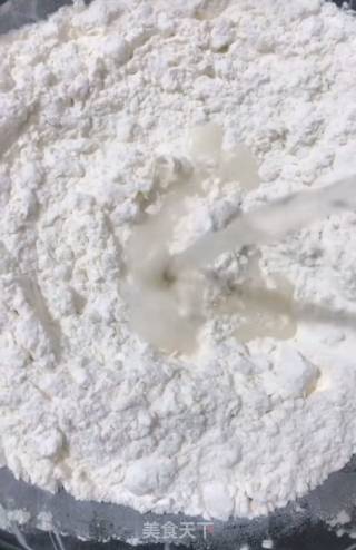 酥脆金丝饼的做法步骤：2