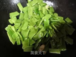 香菇丸子拼盘素炒芸豆的做法步骤：1