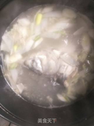 砂锅鱼头汤的做法步骤：7