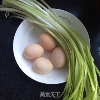 韭黄炒鸡蛋的做法步骤：1