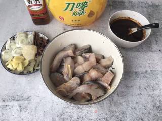 五香熏鱼的做法步骤：2