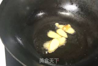 鲫鱼汤的做法步骤：3