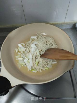 金针菇炒西生菜的做法步骤：8