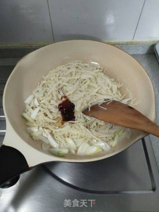 金针菇炒西生菜的做法步骤：9
