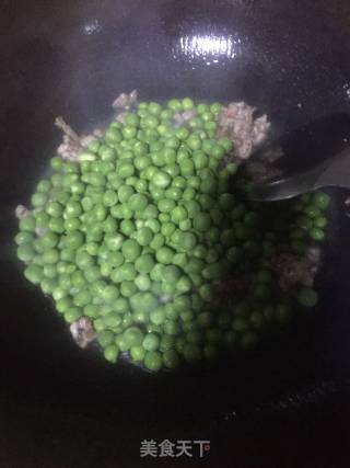 瘦肉豌豆粒的做法步骤：3