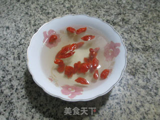 枸杞荷兰豆的做法步骤：2
