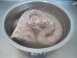 回锅排骨烩海带的做法步骤：1