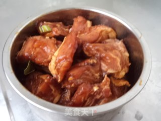 回锅排骨烩海带的做法步骤：2