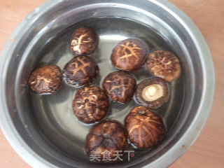 花菇排骨汤的做法步骤：1
