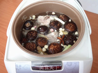 花菇排骨汤的做法步骤：10