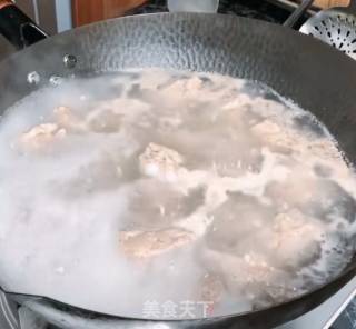 糖醋排骨的做法步骤：2