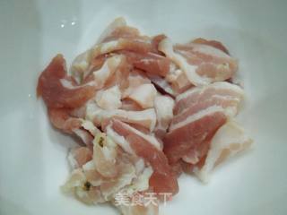 雪里蕻炒肉片的做法步骤：1