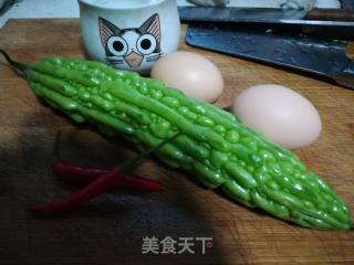 苦瓜炒蛋的做法步骤：2