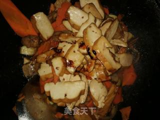 卤肉胡萝卜炒香干的做法步骤：9