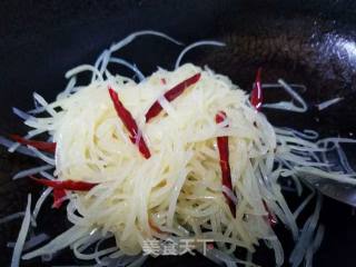 酸辣土豆丝的做法步骤：2