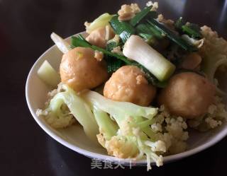 菜花炒墨鱼丸的做法步骤：9