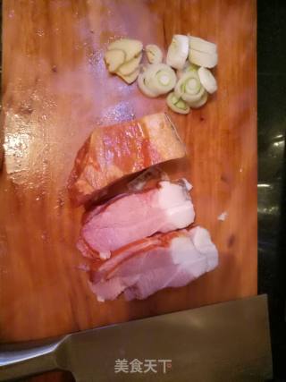 腊肉炒白菜的做法步骤：1