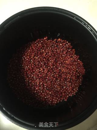 桂花赤豆酒酿元宵的做法步骤：2