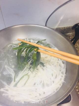 辣拌海带丝金针菇的做法步骤：3