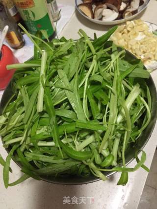 蒜蓉空心菜的做法步骤：1
